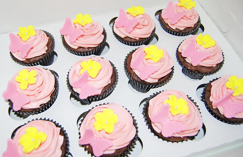 yellow and pink Mothers Day Cupcakes
