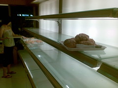 鳳凰颱風前一之軒麵包大搶購