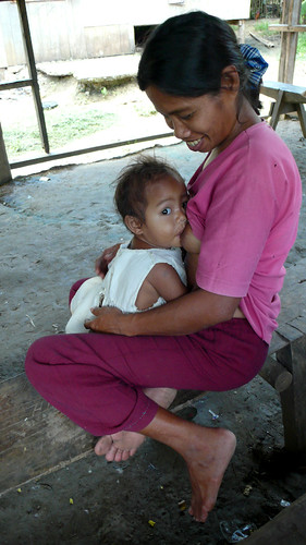 Mother breastfeeding her baby child World Breastfeeding Week Mindoro rural scence Pinoy Filipino Pilipino Buhay  people pictures photos life Philippinen  菲律宾  菲律賓  필리핀(공화국) Philippines    