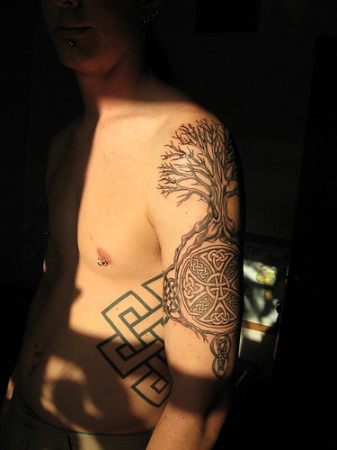 carpa koi tatuaggi script tattoo ideas celebrity tattoos male metal mulisha