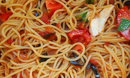 Spaghetti with aubergine, mozzarella & basil