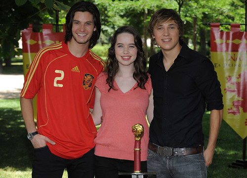 william moseley and anna popplewell. Ben Barnes William Moseley and