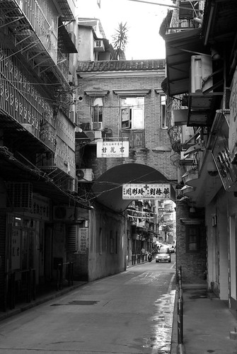 Macau Street Photo with Pentax K10D and Tokina 19-35 f/3.5-4.5