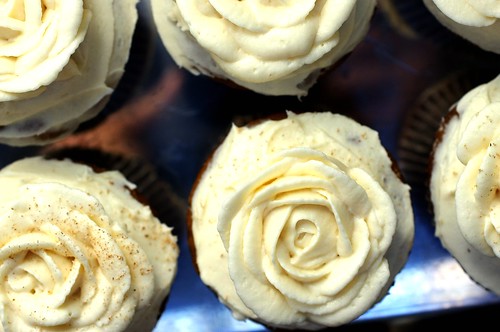 pumpkin cupcakes with maple cream cheese frosting