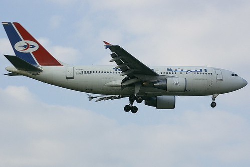 yemenia airbus a320. Leased from Airbus