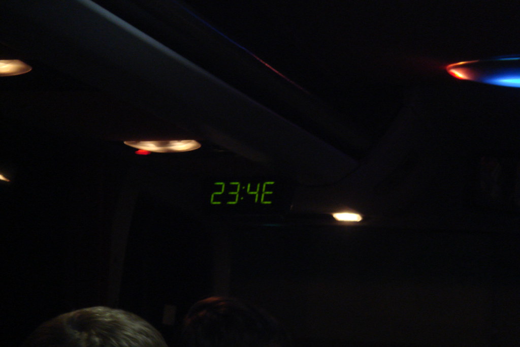 фото: Часы в автобусе по дороге в аэропорт Анталии