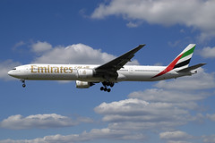 Emirates B777-31H A6-EMV LHR 08/08/2007