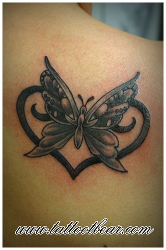 Tattoo vlinder bloem