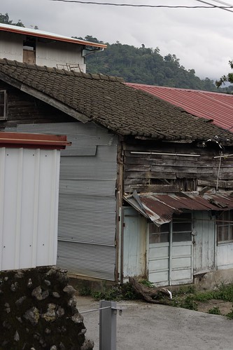 This somewhat dilapidated house on a sidestreet looks like it probably dates from the Japanese period.
