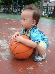 Min玩籃球