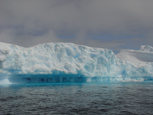 Thumb Una gigantesca placa de hielo se desprende en la Antártida