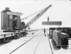 Construction crane at Smith Cove, 1914