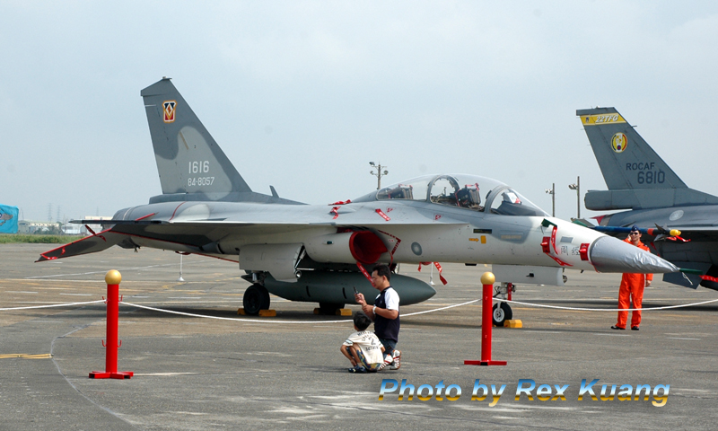 國產 F-CK-1B 經國號雙座戰鬥機 (台南443聯隊)