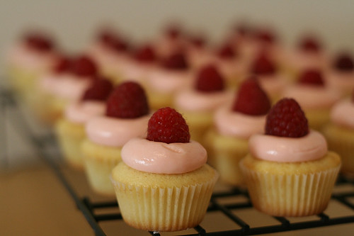 white chocolate raspberry mini cupcakes