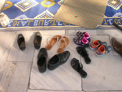 schoenen voor de moskee, ook die van mij