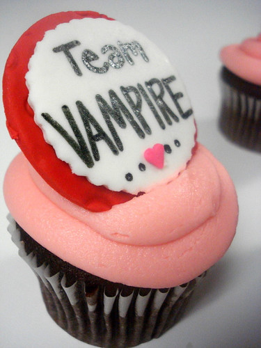 More Twilight Cupcakes - Team Vampire