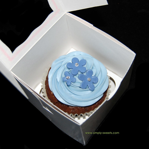 Blue and silver flower jumbo cupcake favors in box cupcake view