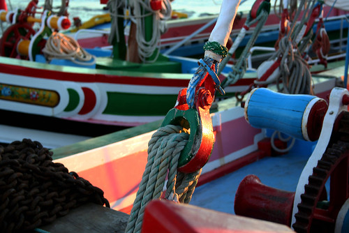 Just because I love colors and boats.... (by Loca-Bandoca)