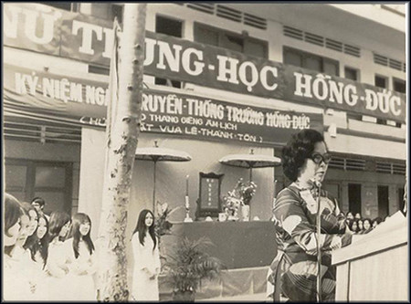 Nu trung hoc Hong Duc truoc 1975 by bienthuy251.
