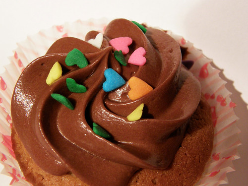 pb cupcakes with chocolate frosting