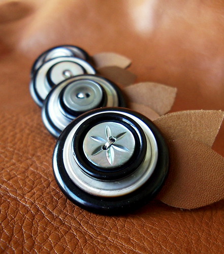 vintage button boutonnieres by lilfishstudios.