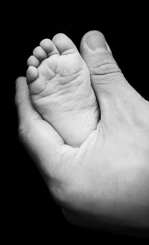 baby foot_bw