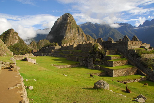 Around the Central Area of Machu Picchu