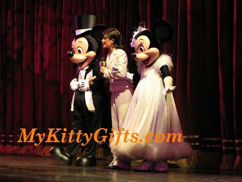 Hello Kitty's View of Mickey and Minnie in The Golden Mickeys Show of Hong Kong Disneyland