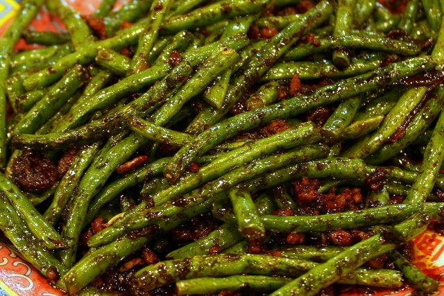 Deep-fried french beans with dried prawns and garlic
