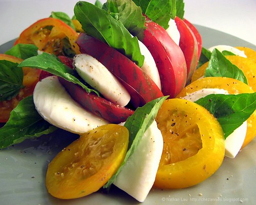 heirloom tomato caprese salad 2-copyright-2008-nathan-lau