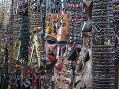 Sección de máscaras de la tienda de la cooperativa Akamba