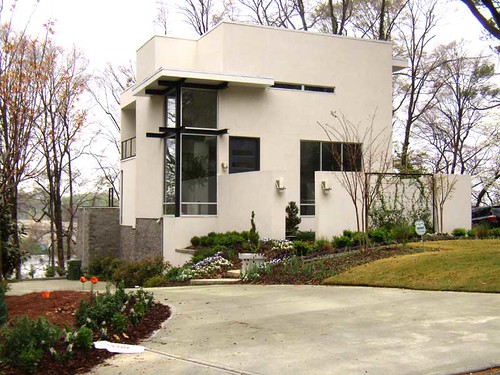 modern front yard landscaping pictures. A modern house in Loring