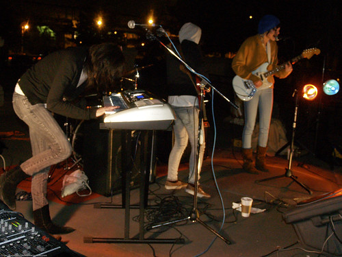 10.22e CMJ the Coathangers @ Continental Army Plaza (3)