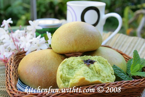 Green tea buns