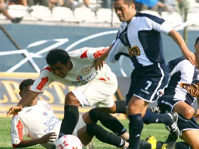 Clásico del fútbol peruano Universitario - Alianza