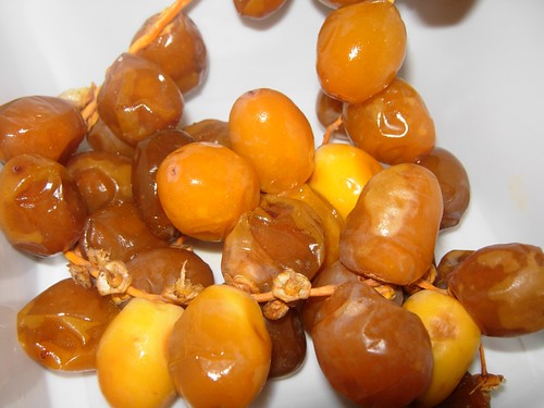 fresh dates buah kurma segar