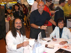 Eu com os autores de e-Usabilidade (Ricardo Nunes e Simone Bacellar)