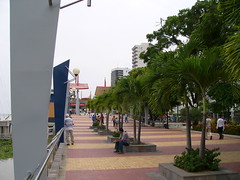 Malecón 2000 on the Simón Bolívar boardwalk