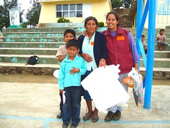 Mrs. Valentina Pérez Herníndez, her son and grandson with Fomcafe’s Project Coordinator Nelly Zírate