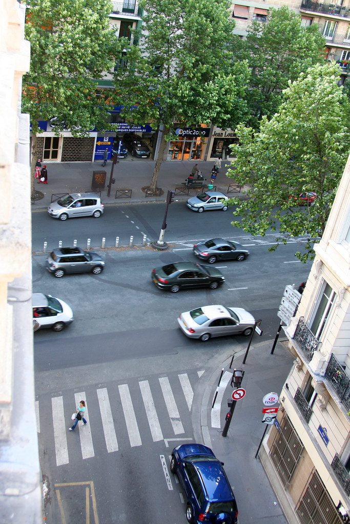 View West Down Rue Alphonse Daudet to Avenue du General Leclerc
