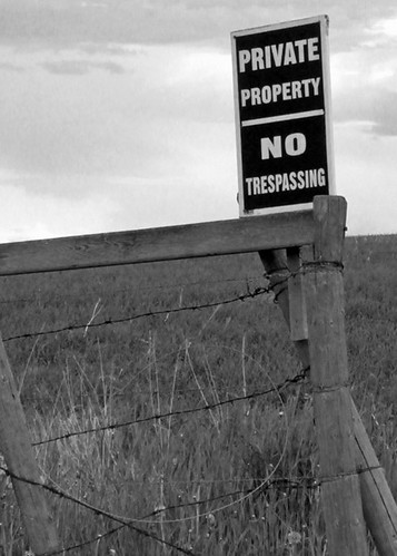 no trespassing black and white