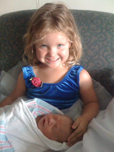 Big sister Avery, little brother Sawyer