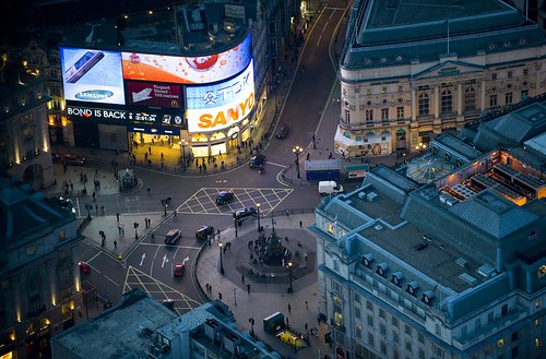 Picadilly Circus (c Jason Hawkes; used with permission)