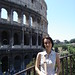Julia davanti al Colosseo