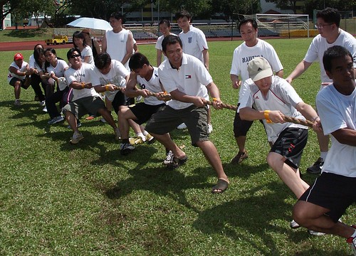  men's tug of war Buhay Pinoy Philippines Filipino Pilipino  people pictures photos life Philippinen      