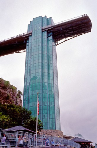 The Niagara Falls‧Elevator Building