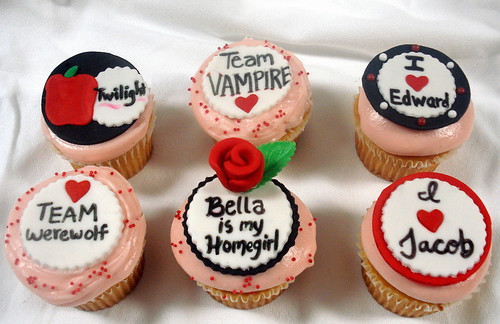 Twilight Cupcakes by SweetToothFairy.