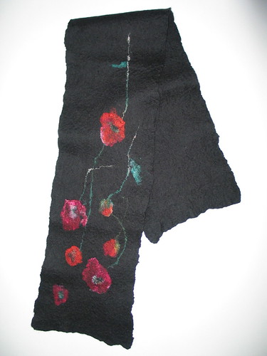 The scarf for dame. Poppies
