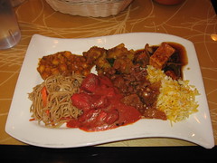 Tawa: Lunch buffet - chole, achari aloo, chili paneer, vegetarian hakka noodle, chicken tikka masala, lamb szechwan, zafarani pulao