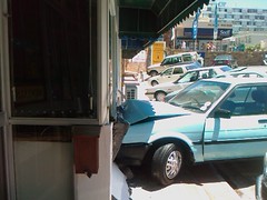 Car crashed into a wall in Kloof
Street, Cape Town, Souith Africa (by Louis Rossouw)